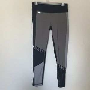 LOLË Womens Yoga Leggings, size Small